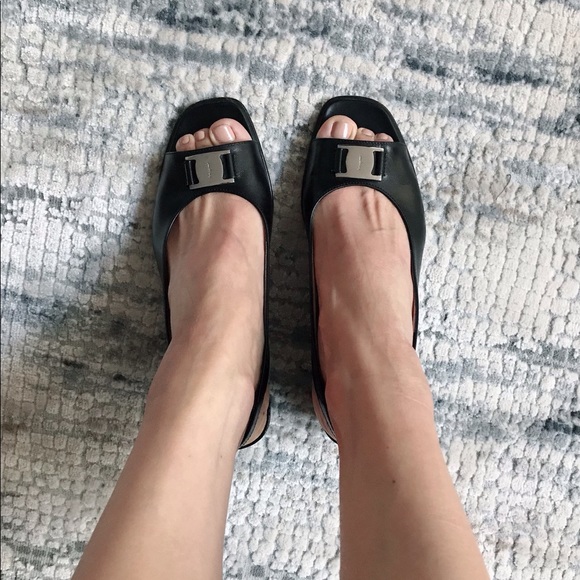 🚫SOLD!! 02/10🚫SALVATORE FERRAGAMO Vara Sandals-7 - Picture 7 of 8